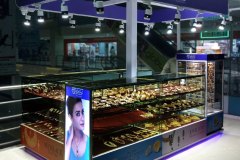 retail-kiosks-display-counter